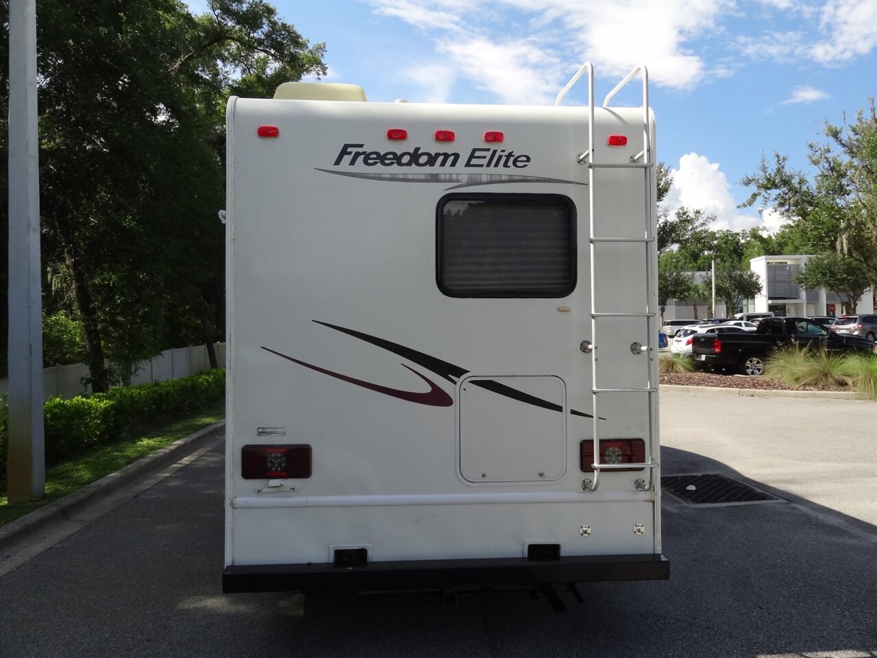 2008 Coachmen Freedom Elite M23 Premium B+/C - Photo 11 - Deland, FL 32720