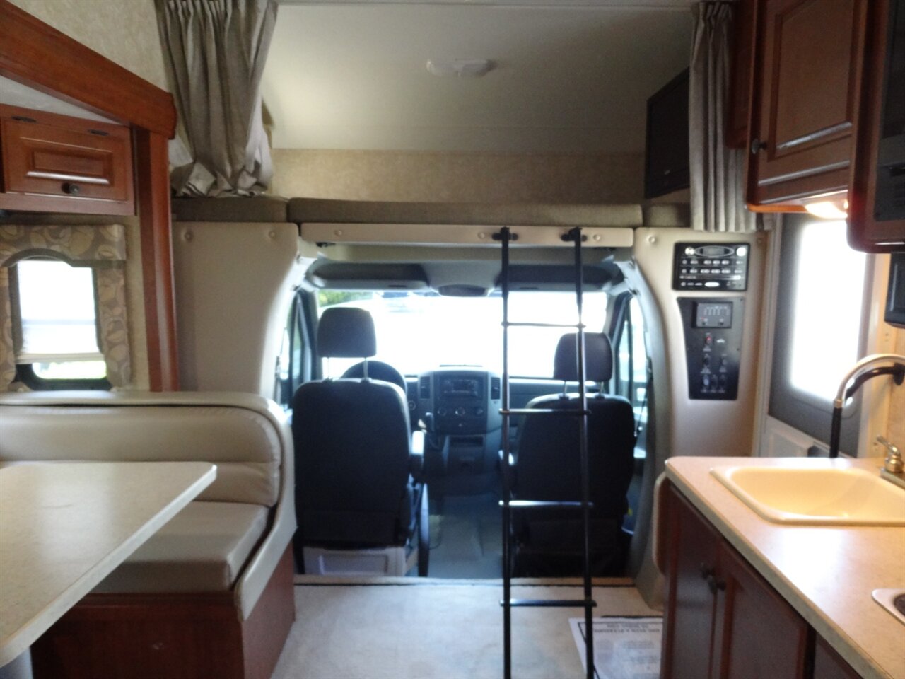 2008 Coachmen Freedom Elite M23 Premium B+/C - Photo 35 - Deland, FL 32720