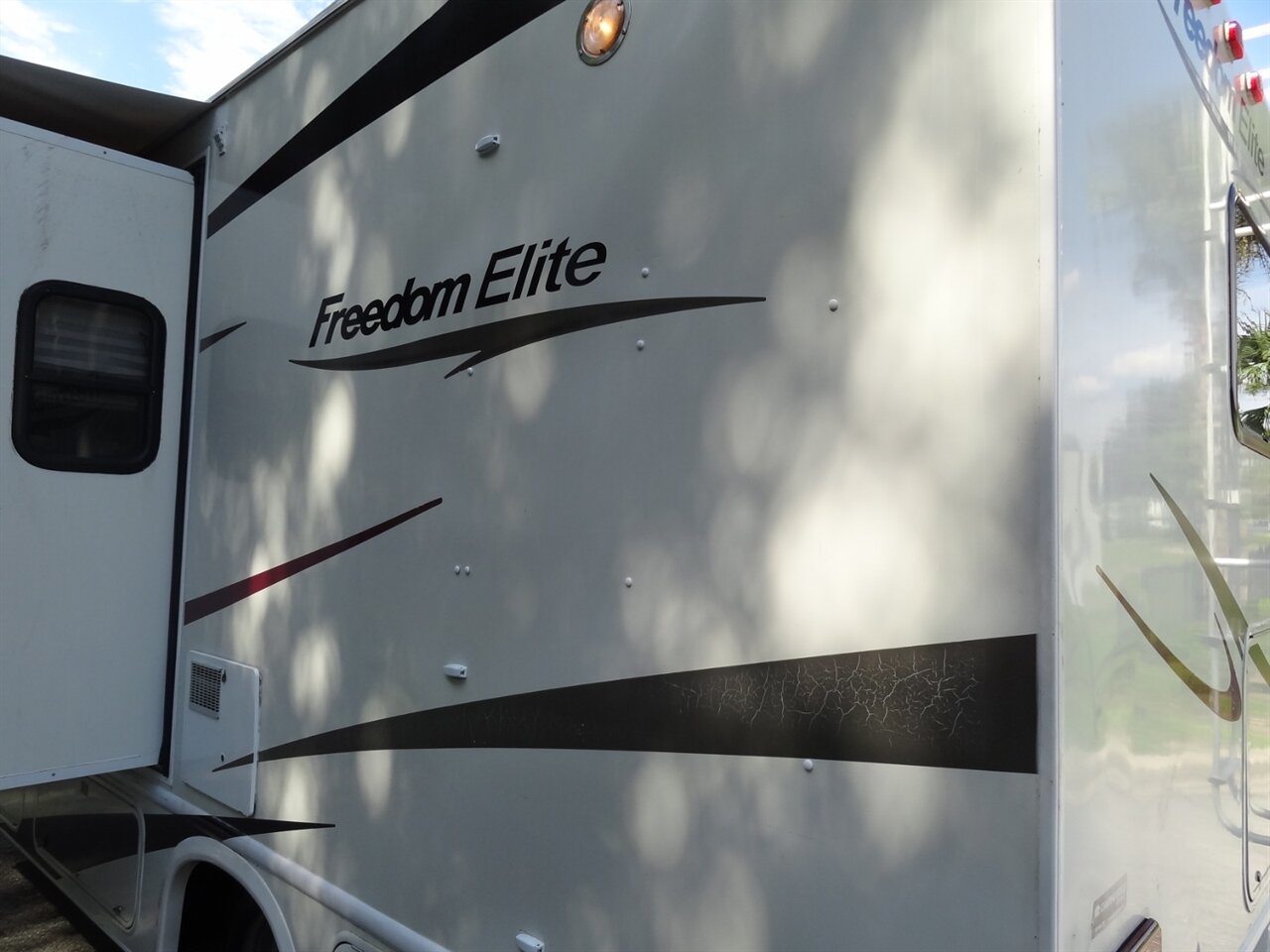 2008 Coachmen Freedom Elite M23 Premium B+/C - Photo 28 - Deland, FL 32720