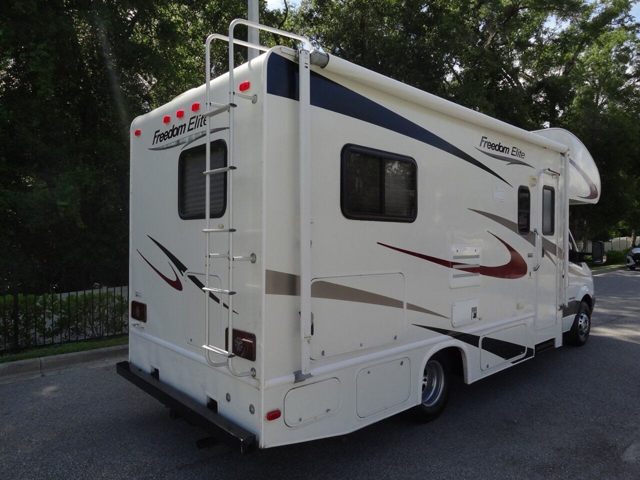 2008 Coachmen Freedom Elite M23 Premium B+/C - Photo 10 - Deland, FL 32720
