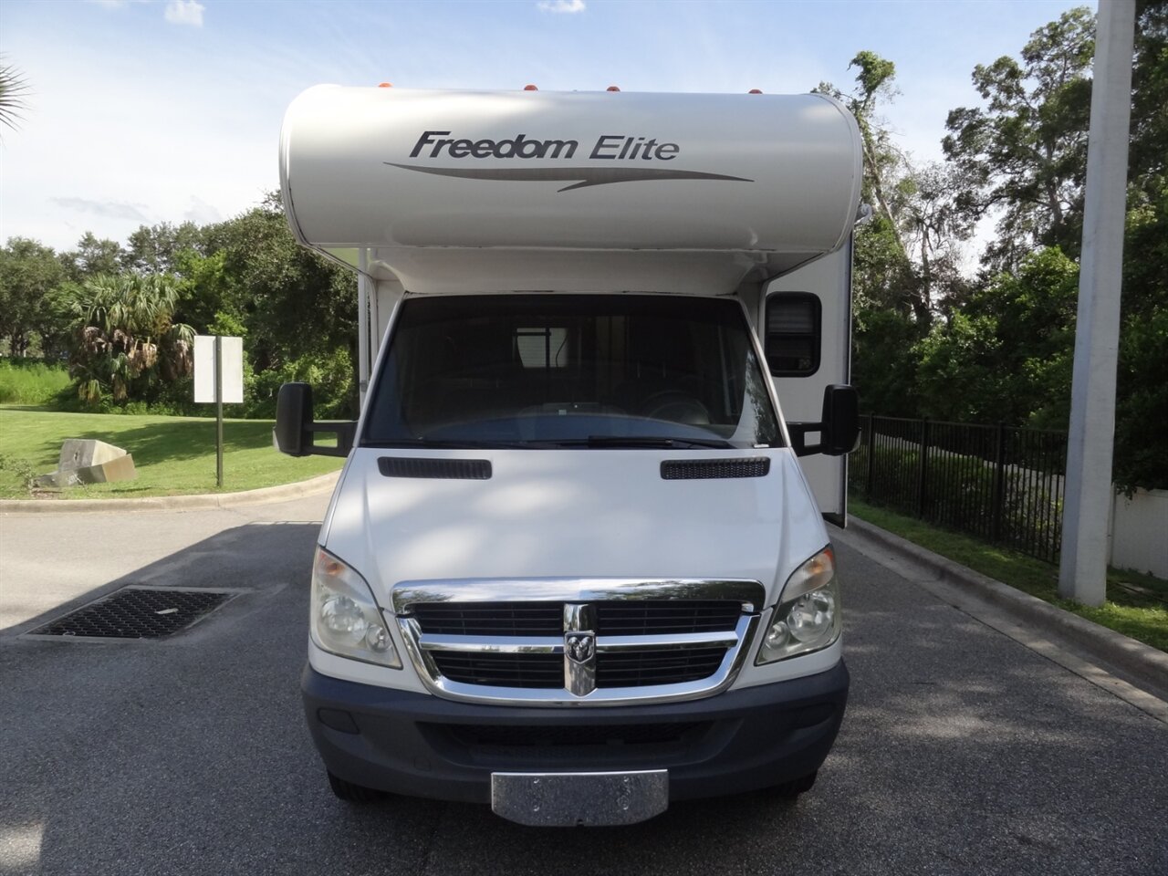 2008 Coachmen Freedom Elite M23 Premium B+/C - Photo 5 - Deland, FL 32720