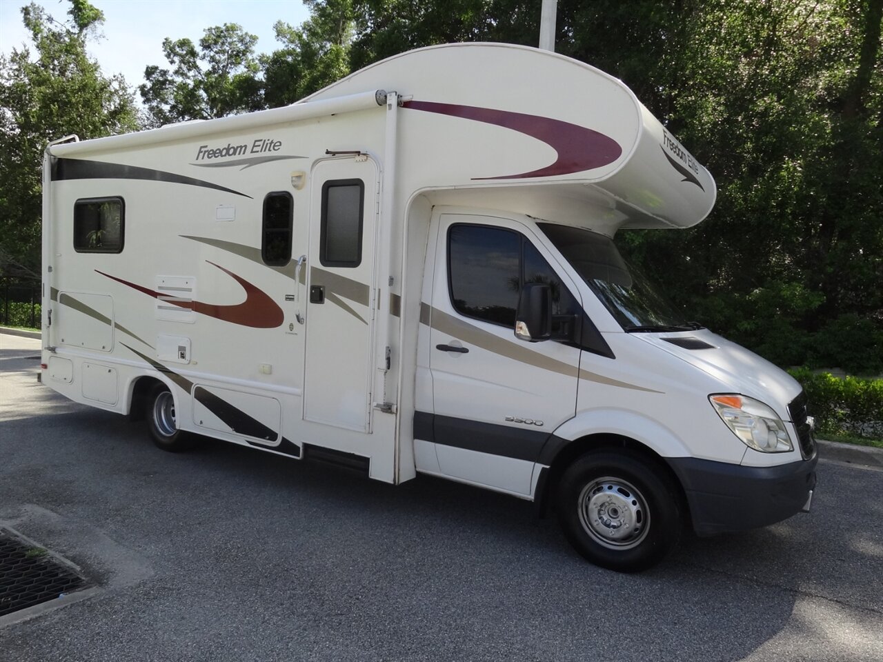 2008 Coachmen Freedom Elite M23 Premium B+/C - Photo 8 - Deland, FL 32720