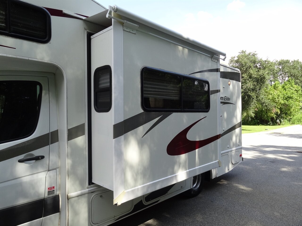 2008 Coachmen Freedom Elite M23 Premium B+/C - Photo 4 - Deland, FL 32720