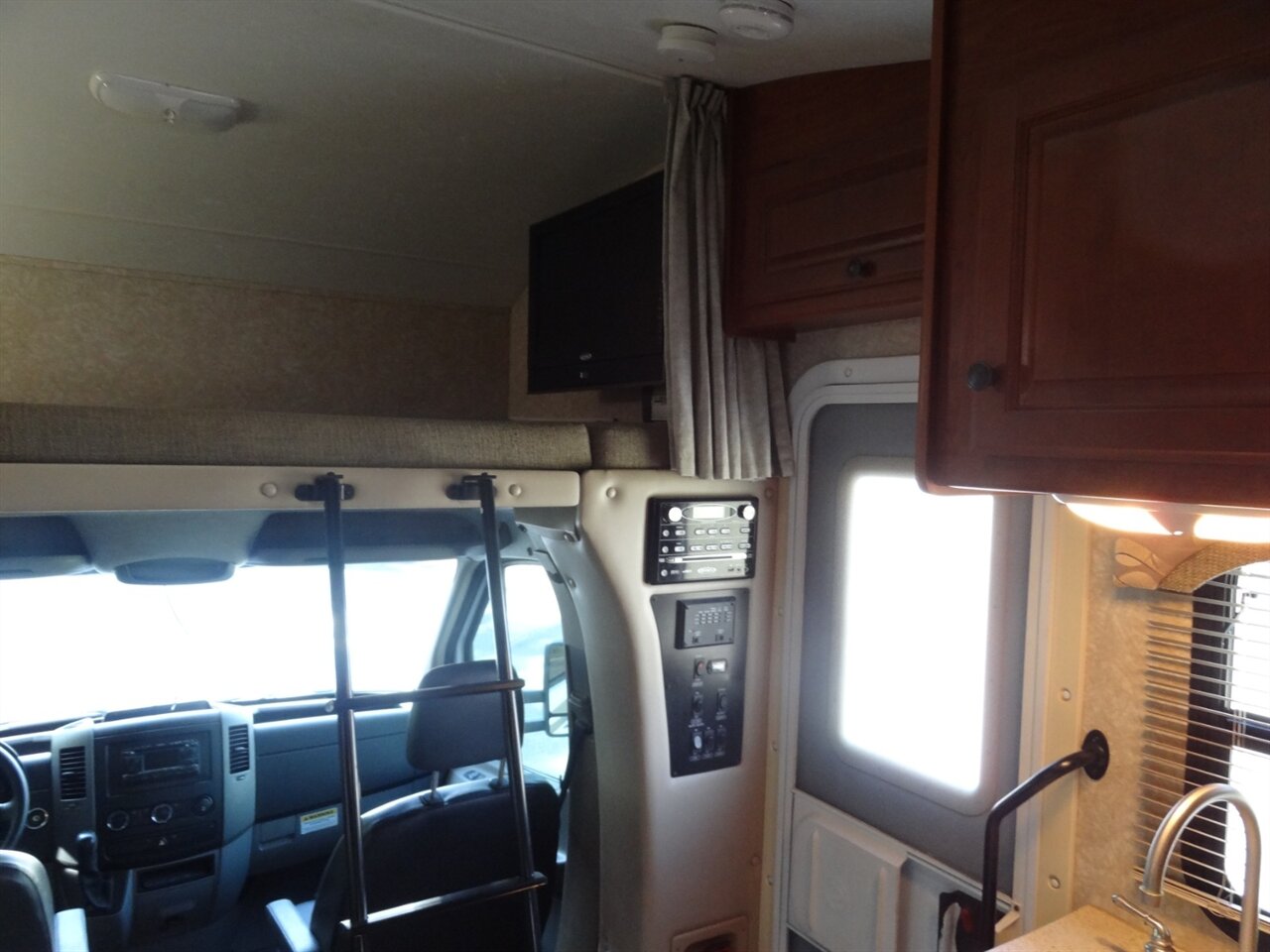 2008 Coachmen Freedom Elite M23 Premium B+/C - Photo 37 - Deland, FL 32720