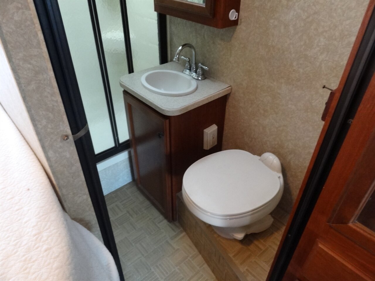 2008 Coachmen Freedom Elite M23 Premium B+/C - Photo 59 - Deland, FL 32720