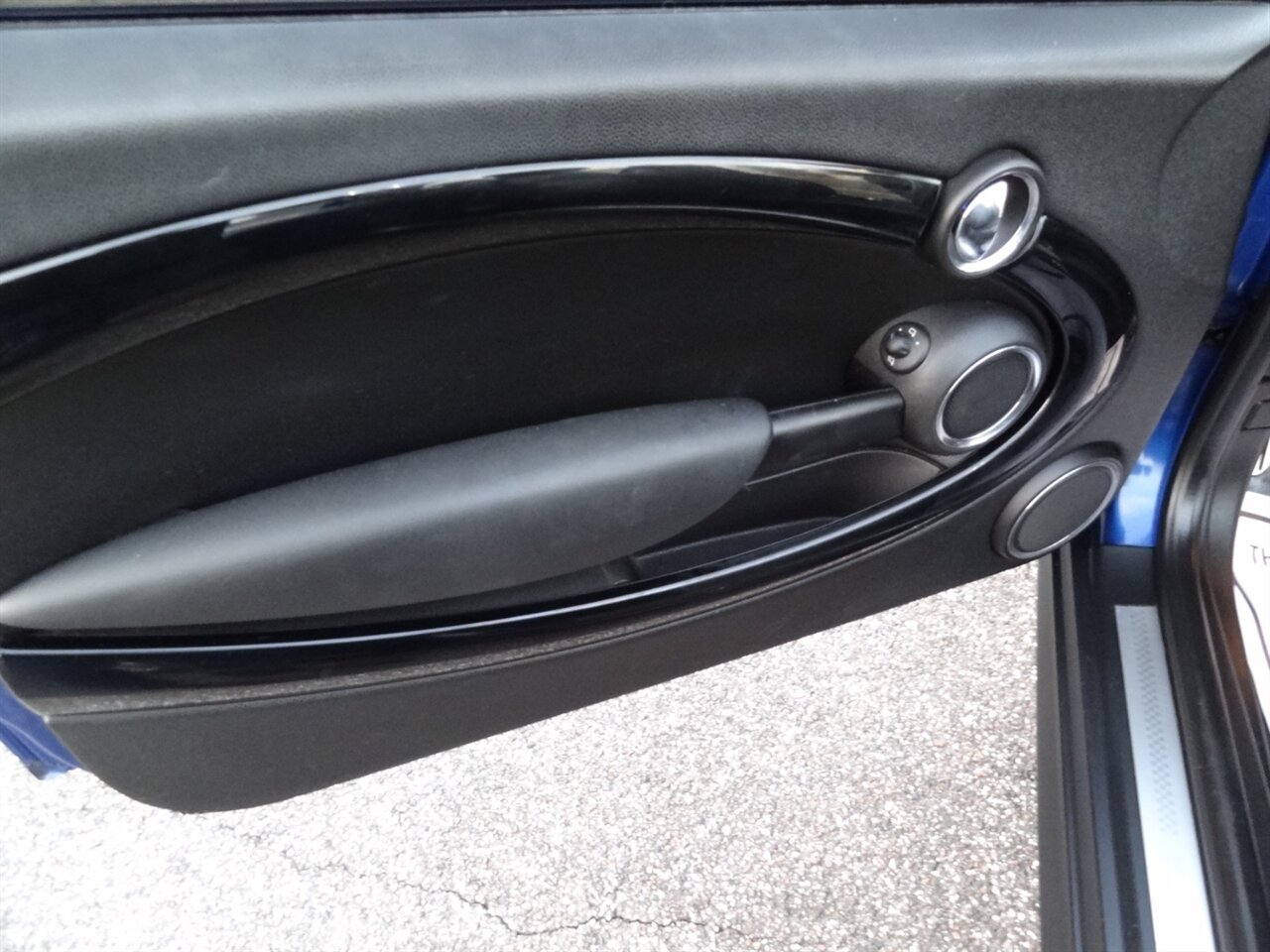 2012 MINI Cooper Convertible S   - Photo 32 - Deland, FL 32720