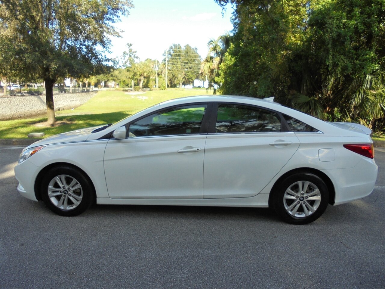 2013 Hyundai SONATA GLS   - Photo 11 - Deland, FL 32720