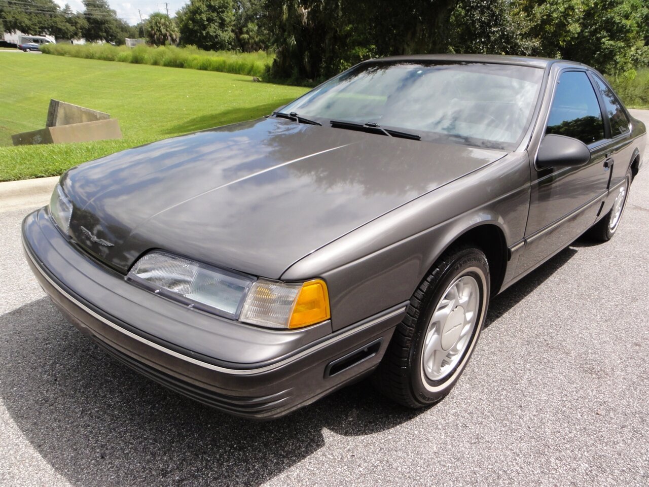 1990 Ford Thunderbird LX Premium - Photo 2 - Deland, FL 32720