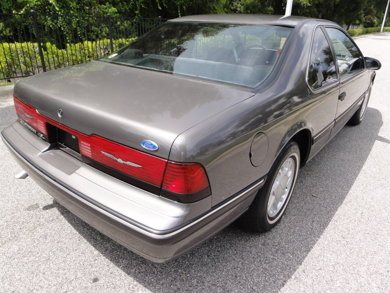 1990 Ford Thunderbird LX Premium - Photo 3 - Deland, FL 32720