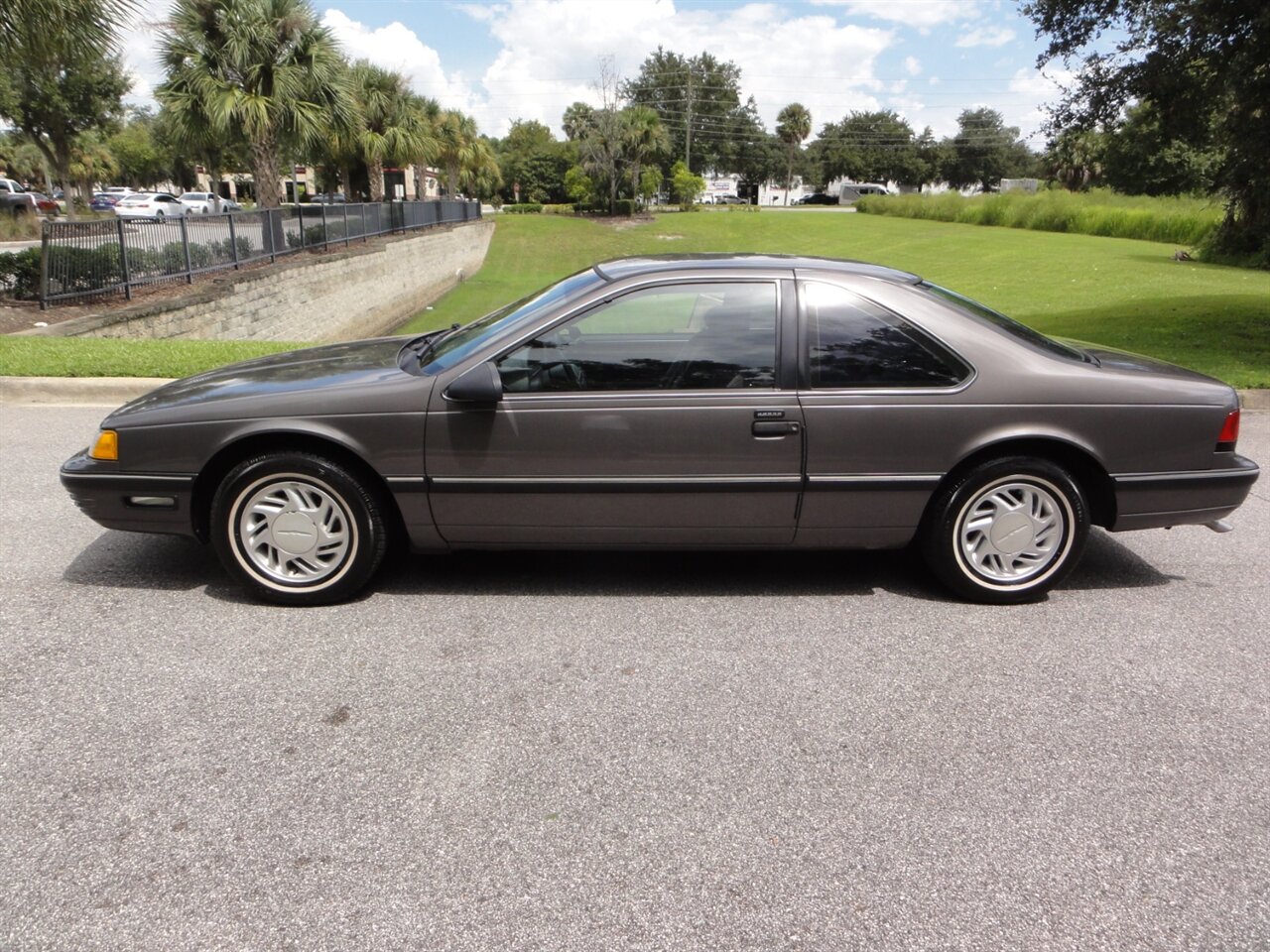 1990 Ford Thunderbird LX Premium - Photo 16 - Deland, FL 32720