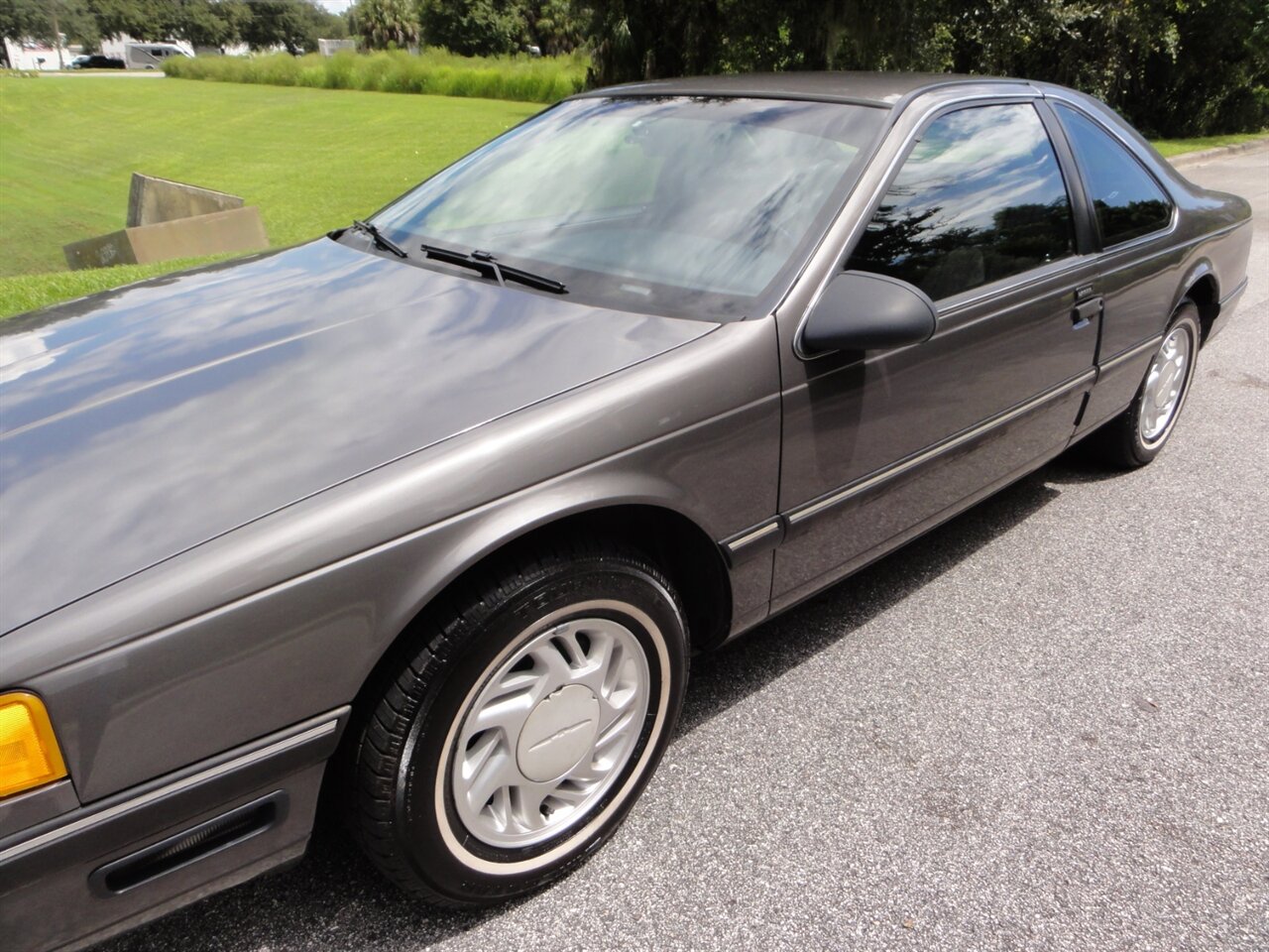 1990 Ford Thunderbird LX Premium - Photo 9 - Deland, FL 32720