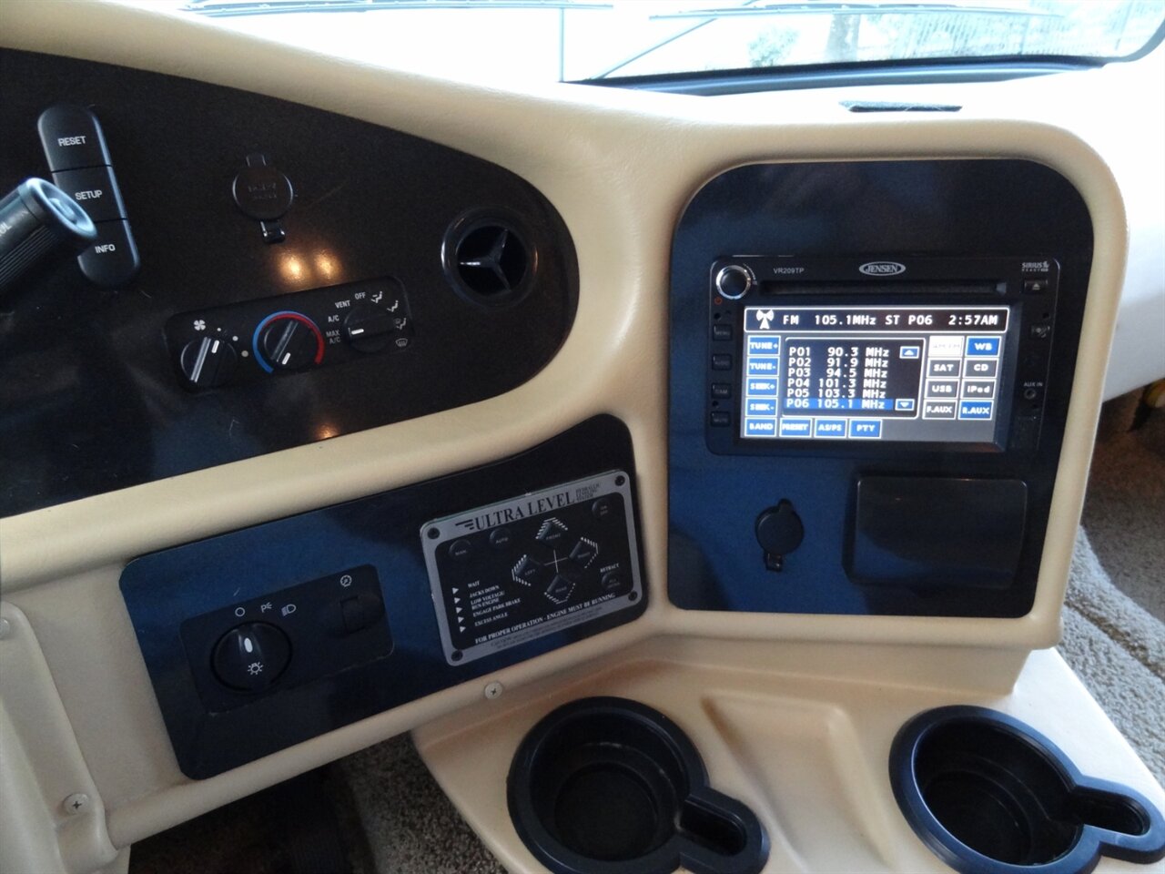 2012 Damon Day Break 34DB  Class A - Photo 54 - Deland, FL 32720