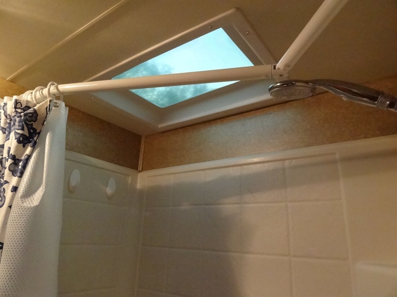 2012 Damon Day Break 34DB  Class A - Photo 85 - Deland, FL 32720