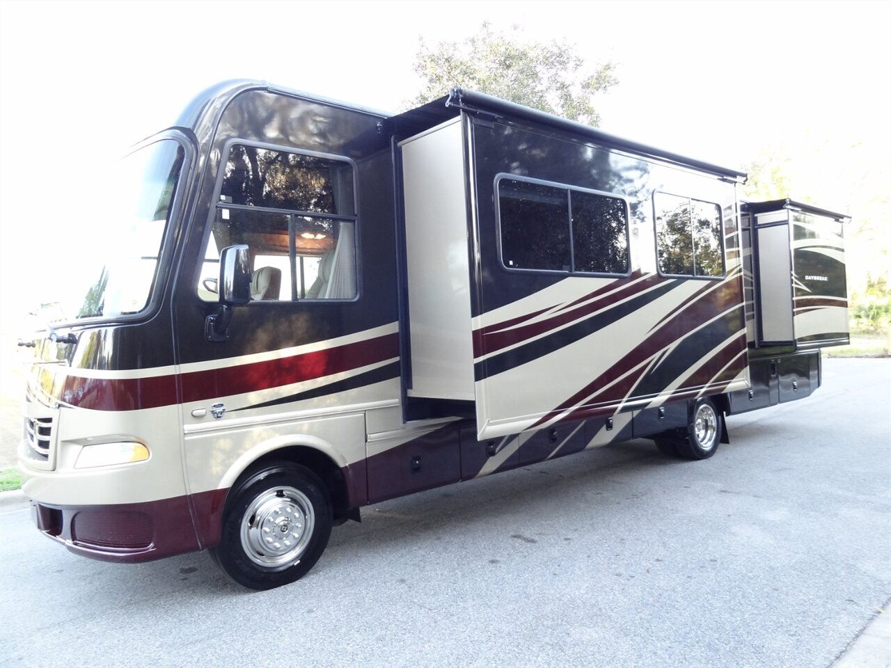 2012 Damon Day Break 34DB  Class A - Photo 3 - Deland, FL 32720