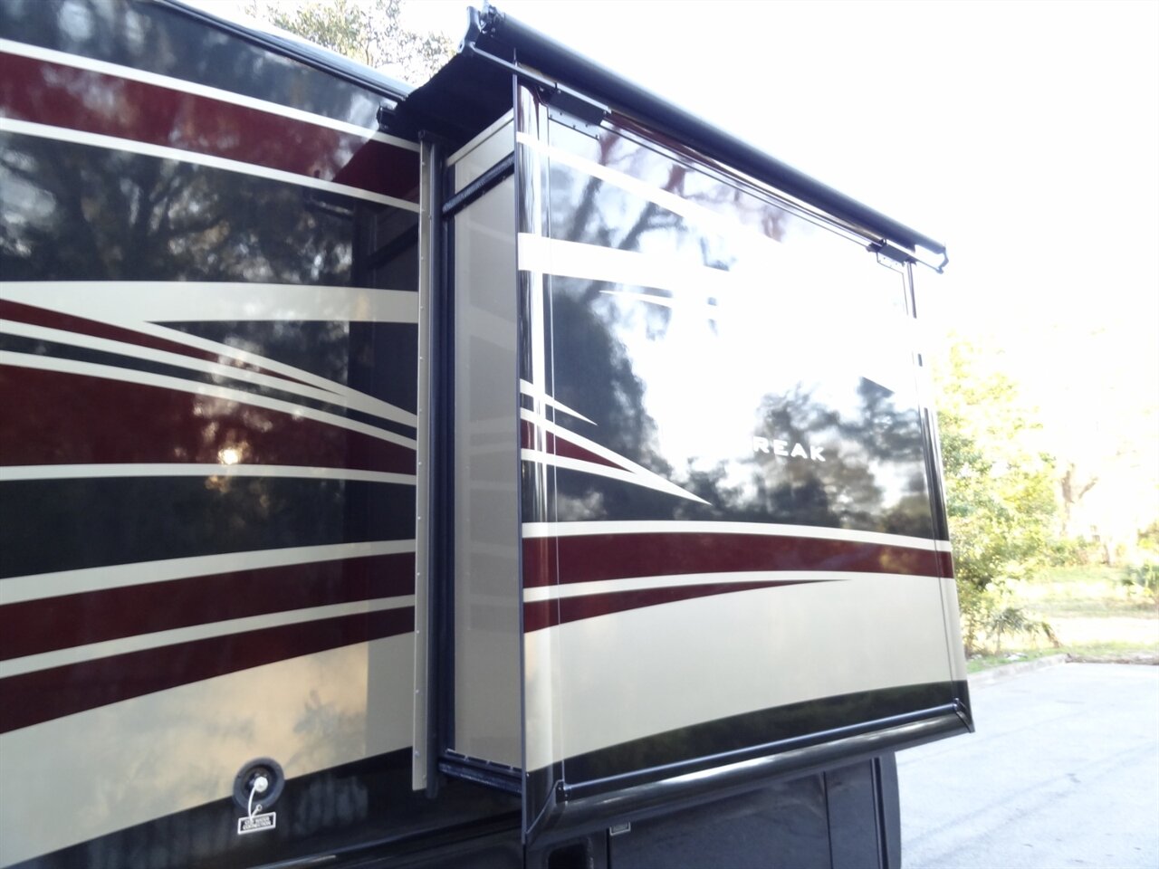 2012 Damon Day Break 34DB  Class A - Photo 5 - Deland, FL 32720