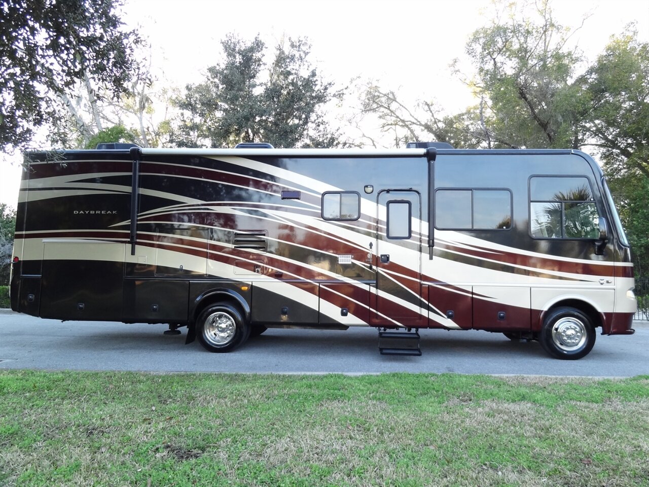 2012 Damon Day Break 34DB  Class A - Photo 10 - Deland, FL 32720