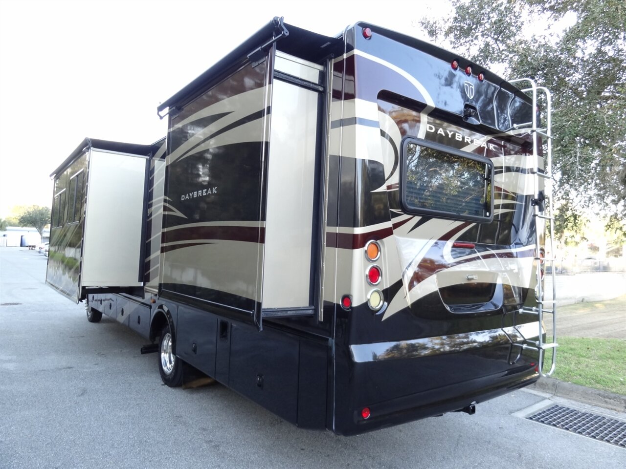 2012 Damon Day Break 34DB  Class A - Photo 12 - Deland, FL 32720