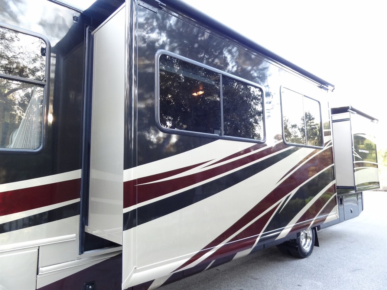 2012 Damon Day Break 34DB  Class A - Photo 4 - Deland, FL 32720