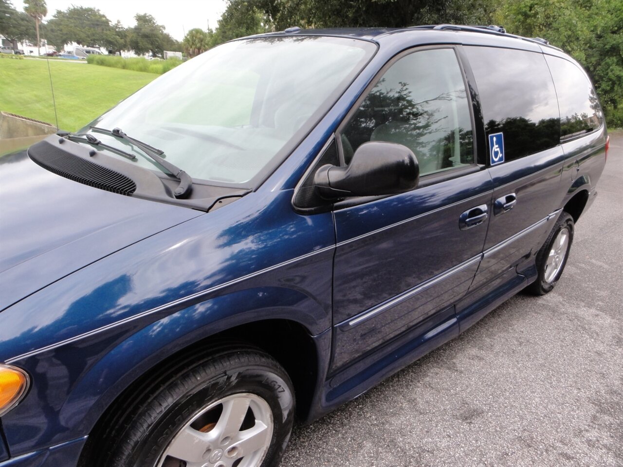 2007 Chrysler Town & Country Limited VMI RAMP VAN - Photo 10 - Deland, FL 32720