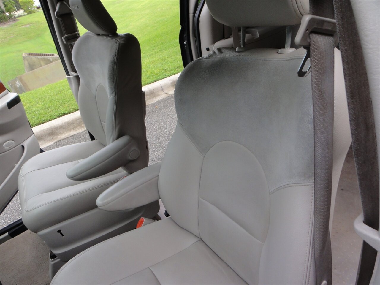 2007 Chrysler Town & Country Limited VMI RAMP VAN - Photo 33 - Deland, FL 32720