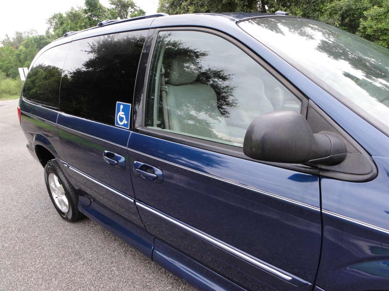 2007 Chrysler Town & Country Limited VMI RAMP VAN - Photo 11 - Deland, FL 32720