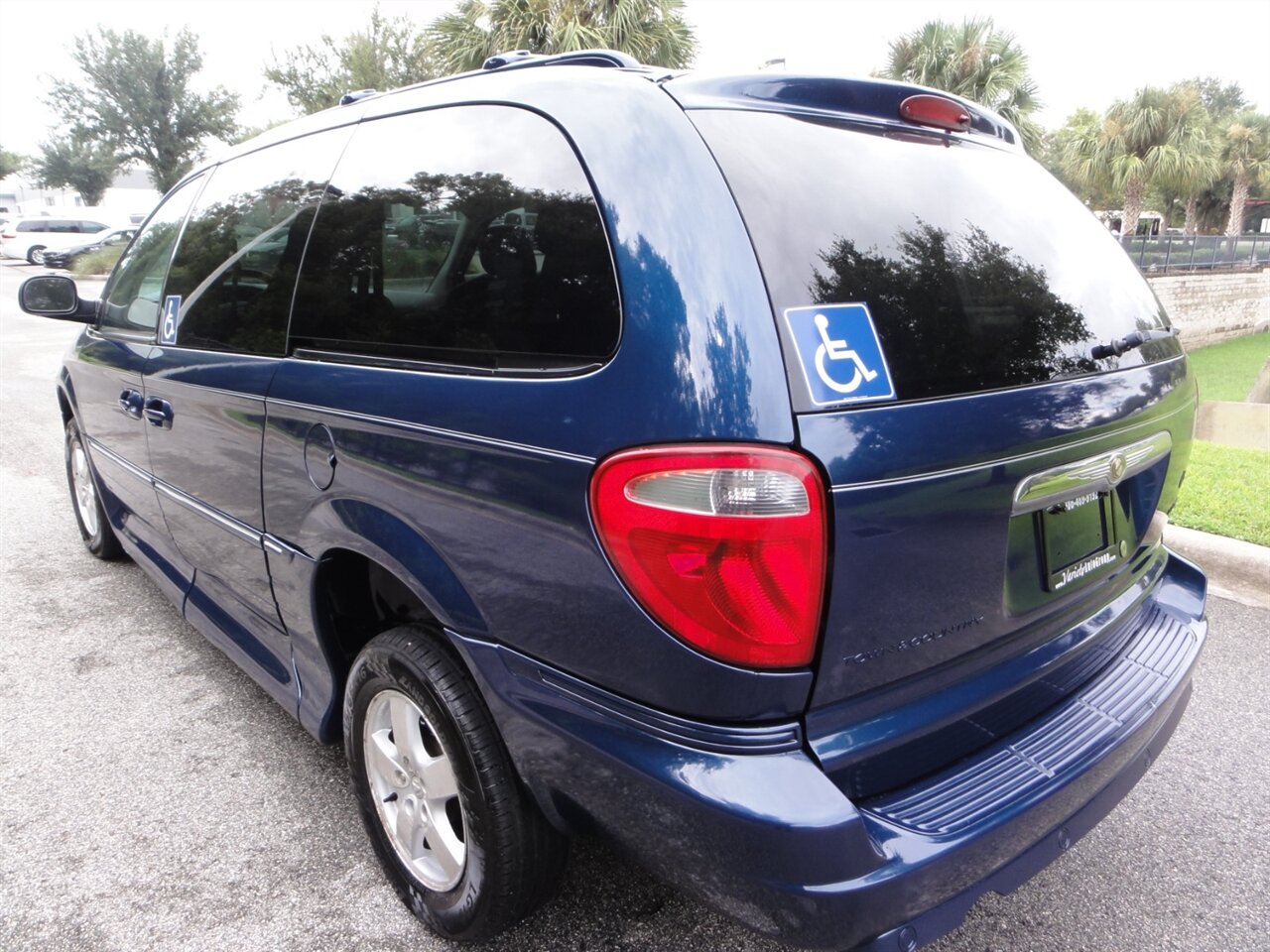2007 Chrysler Town & Country Limited VMI RAMP VAN - Photo 5 - Deland, FL 32720