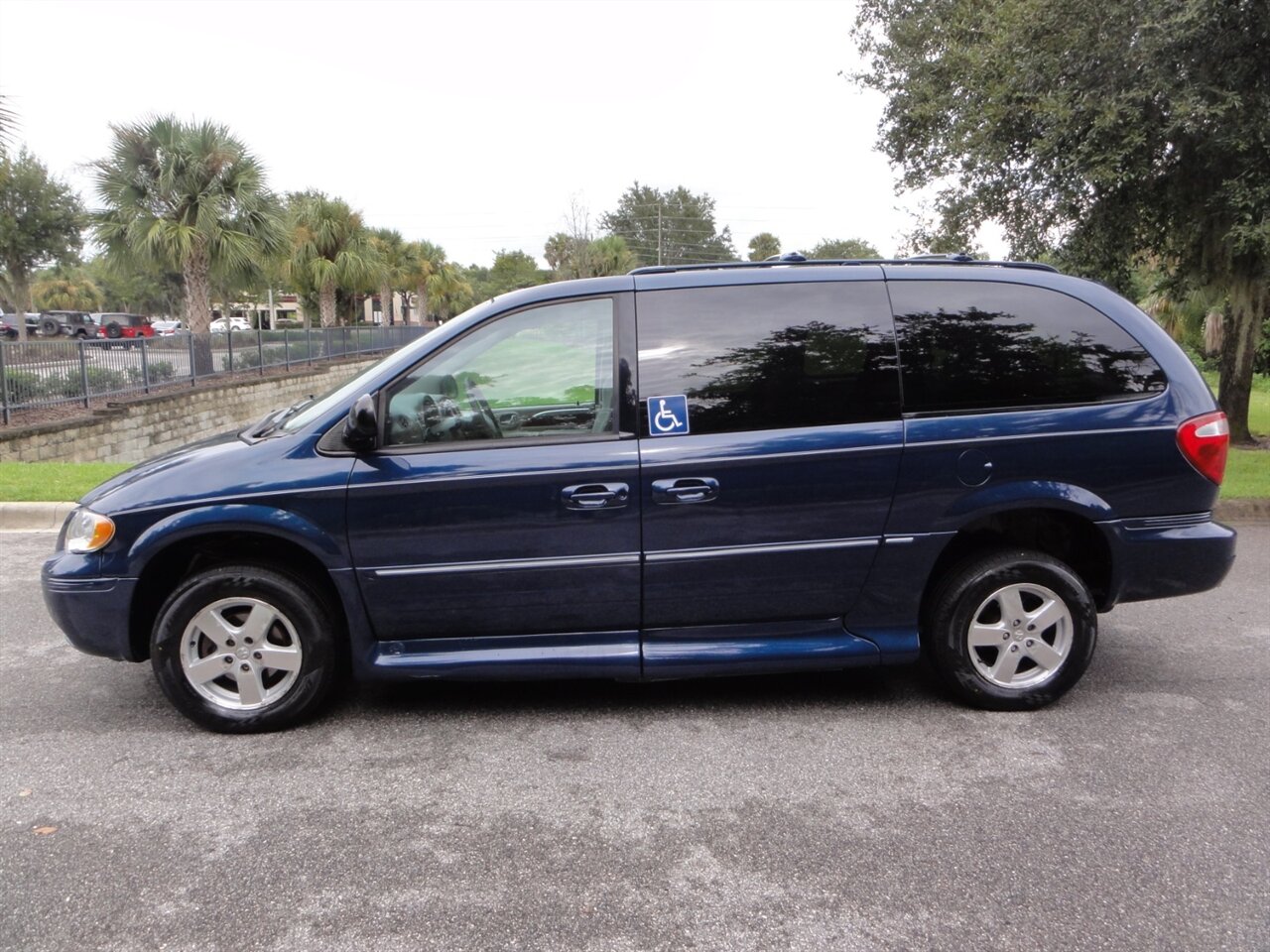 2007 Chrysler Town & Country Limited VMI RAMP VAN - Photo 17 - Deland, FL 32720