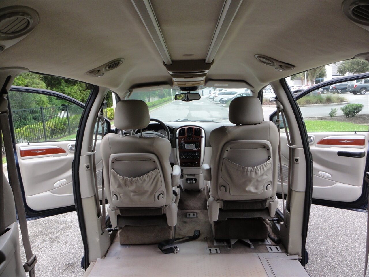2007 Chrysler Town & Country Limited VMI RAMP VAN - Photo 39 - Deland, FL 32720