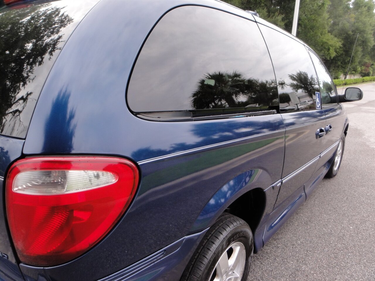 2007 Chrysler Town & Country Limited VMI RAMP VAN - Photo 14 - Deland, FL 32720