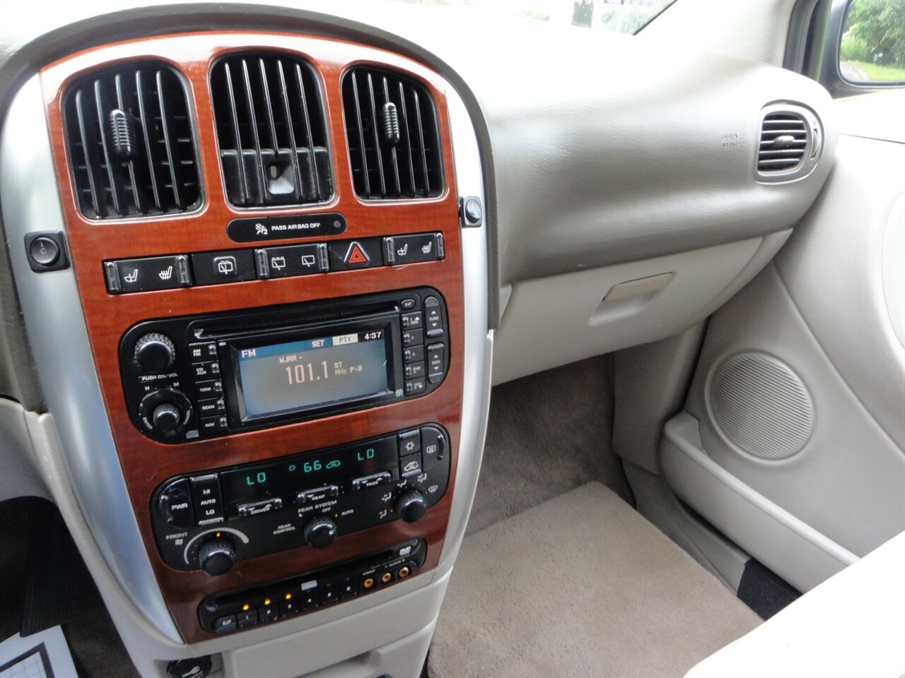 2007 Chrysler Town & Country Limited VMI RAMP VAN - Photo 56 - Deland, FL 32720