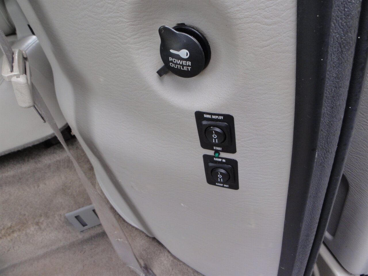 2007 Chrysler Town & Country Limited VMI RAMP VAN - Photo 37 - Deland, FL 32720