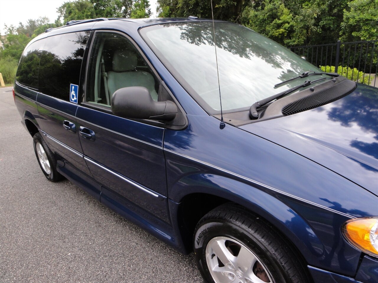 2007 Chrysler Town & Country Limited VMI RAMP VAN - Photo 9 - Deland, FL 32720