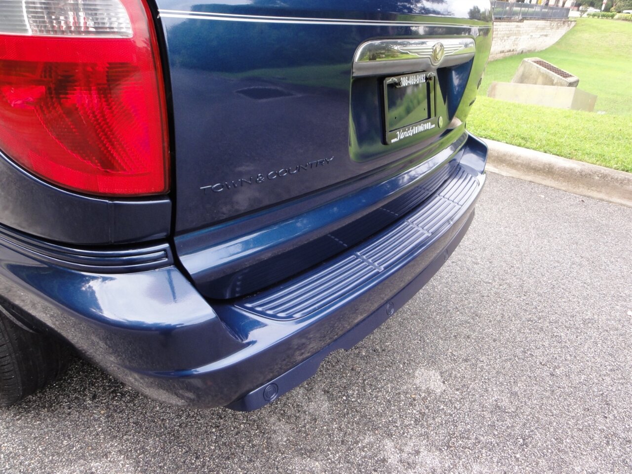 2007 Chrysler Town & Country Limited VMI RAMP VAN - Photo 23 - Deland, FL 32720