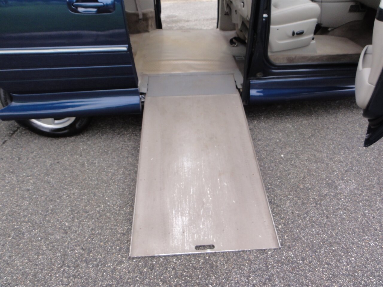 2007 Chrysler Town & Country Limited VMI RAMP VAN - Photo 41 - Deland, FL 32720