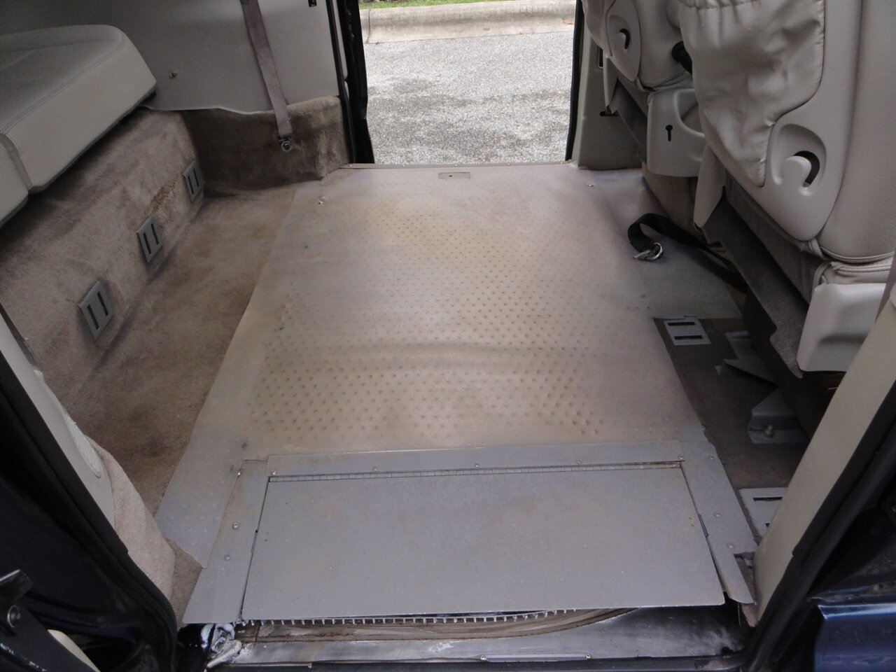 2007 Chrysler Town & Country Limited VMI RAMP VAN - Photo 42 - Deland, FL 32720