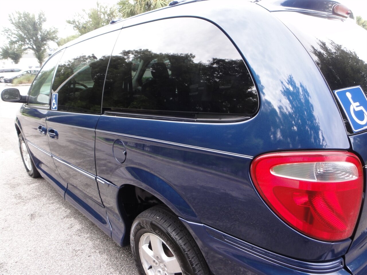 2007 Chrysler Town & Country Limited VMI RAMP VAN - Photo 13 - Deland, FL 32720