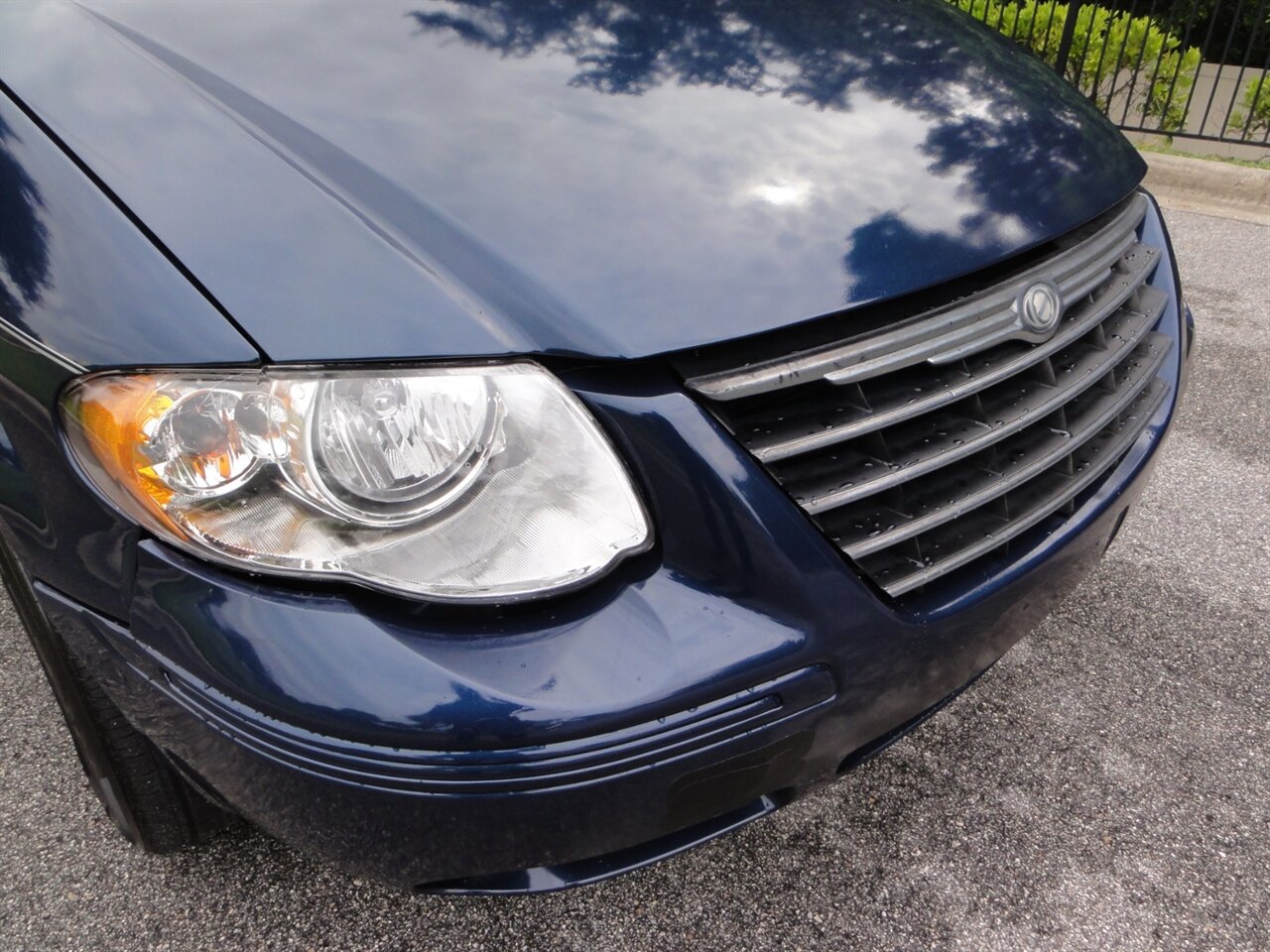 2007 Chrysler Town & Country Limited VMI RAMP VAN - Photo 7 - Deland, FL 32720