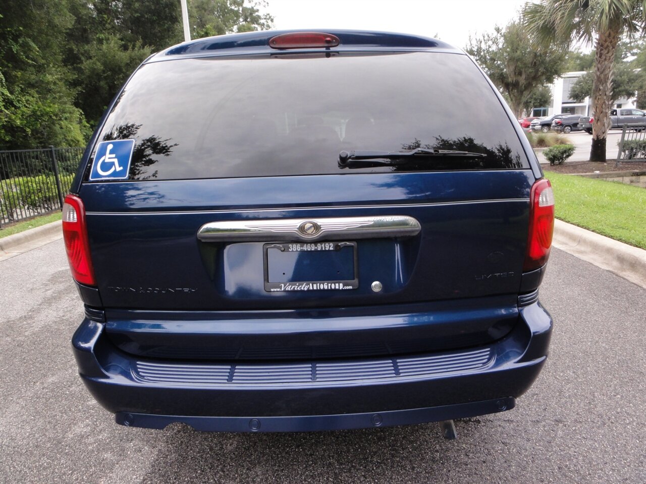 2007 Chrysler Town & Country Limited VMI RAMP VAN - Photo 15 - Deland, FL 32720