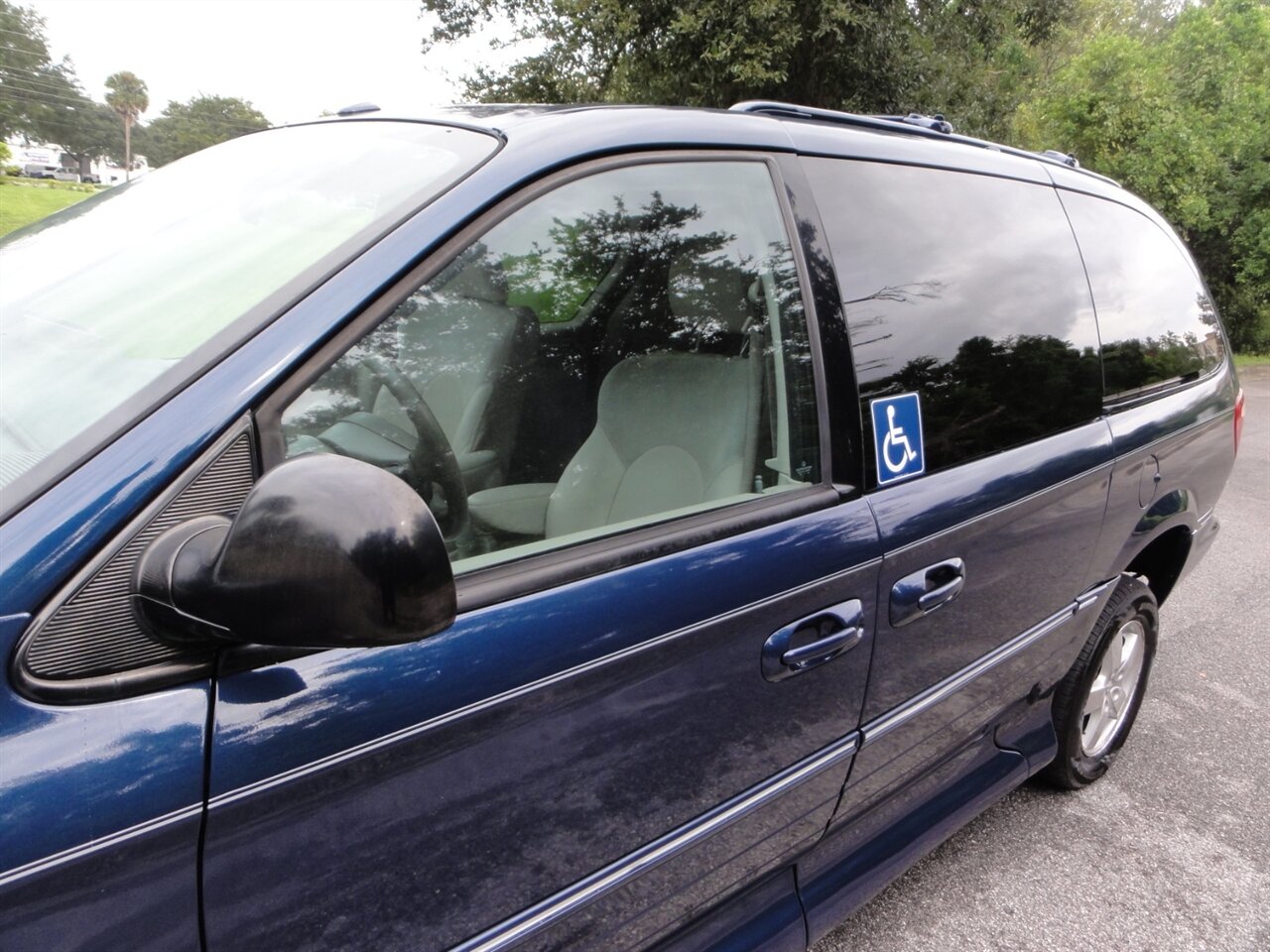 2007 Chrysler Town & Country Limited VMI RAMP VAN - Photo 12 - Deland, FL 32720