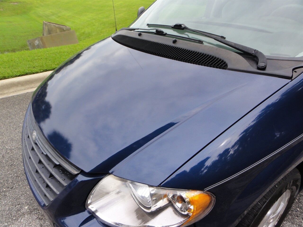 2007 Chrysler Town & Country Limited VMI RAMP VAN - Photo 18 - Deland, FL 32720
