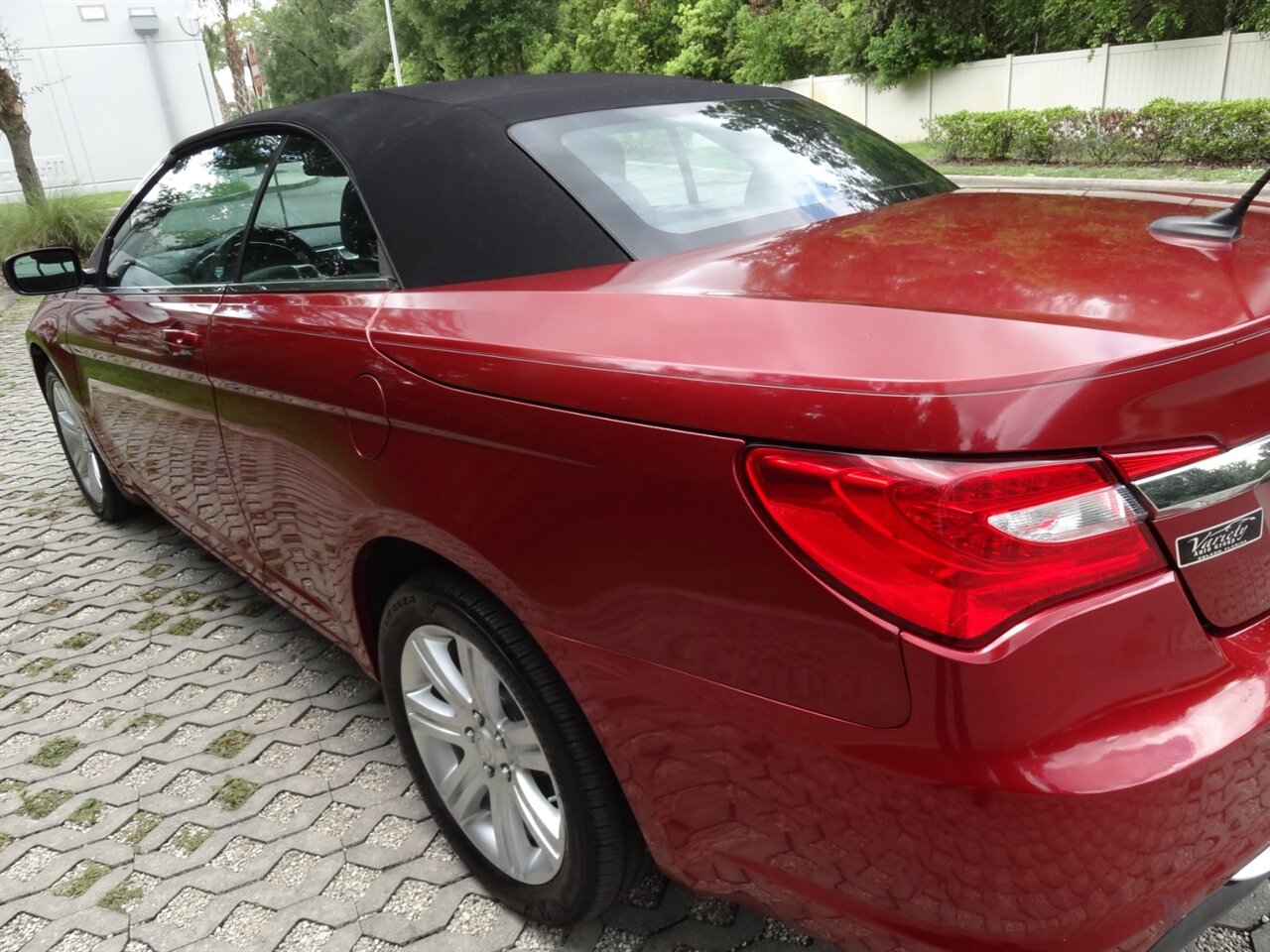 2014 Chrysler 200 Touring  Convertible - Photo 16 - Deland, FL 32720