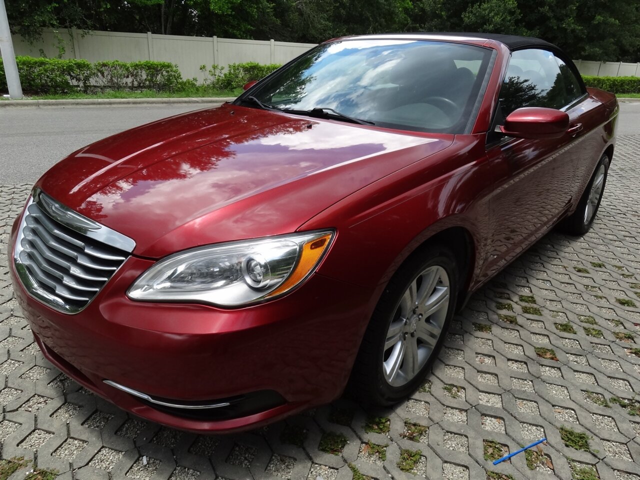2014 Chrysler 200 Touring  Convertible - Photo 4 - Deland, FL 32720