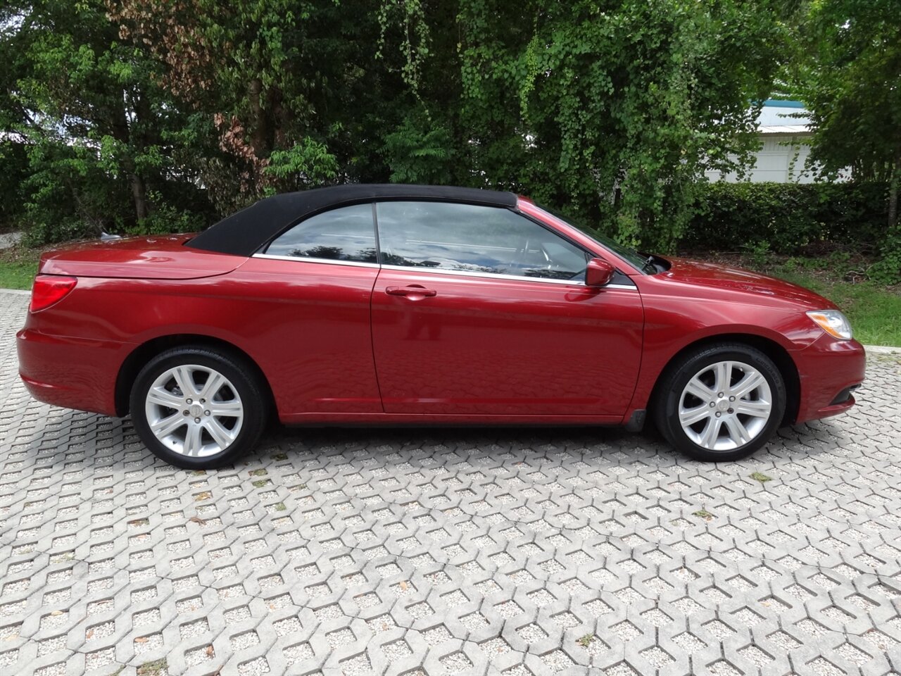 2014 Chrysler 200 Touring  Convertible - Photo 27 - Deland, FL 32720