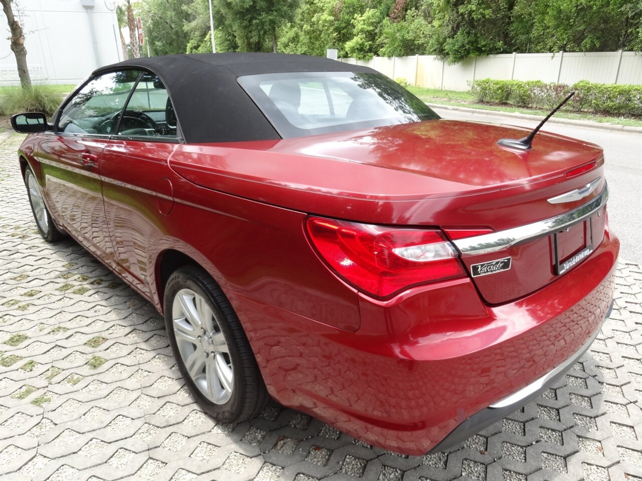 2014 Chrysler 200 Touring  Convertible - Photo 8 - Deland, FL 32720