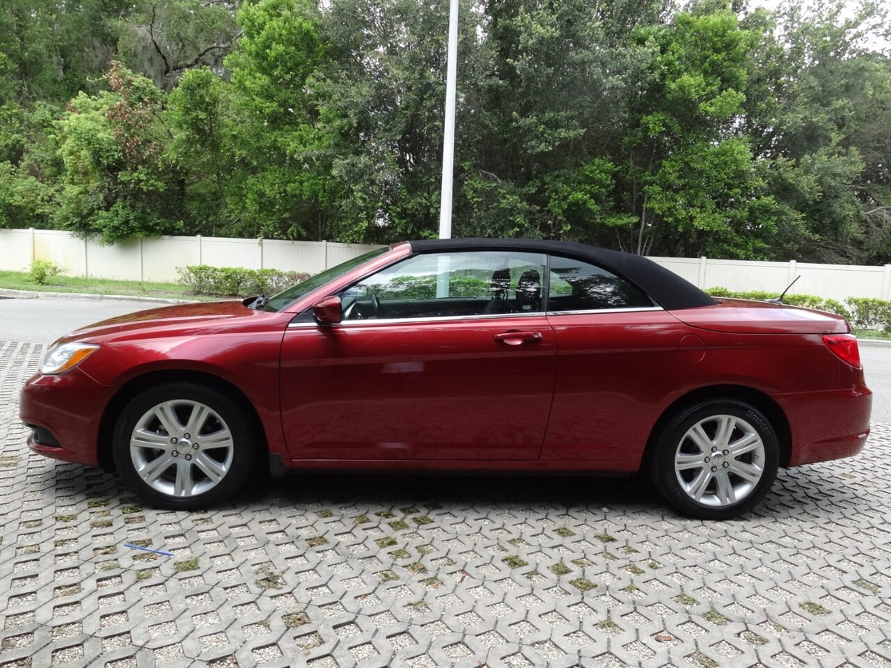 2014 Chrysler 200 Touring  Convertible - Photo 29 - Deland, FL 32720