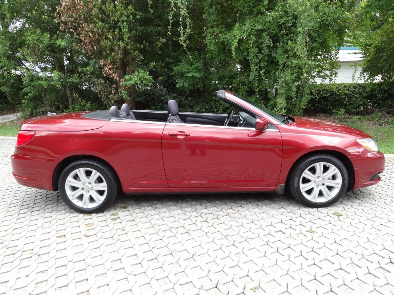 2014 Chrysler 200 Touring  Convertible - Photo 28 - Deland, FL 32720