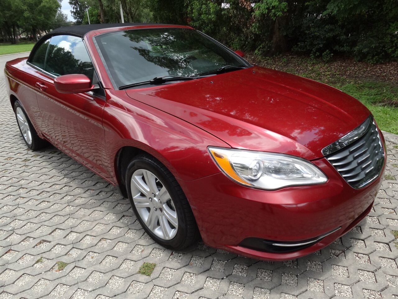 2014 Chrysler 200 Touring  Convertible - Photo 3 - Deland, FL 32720