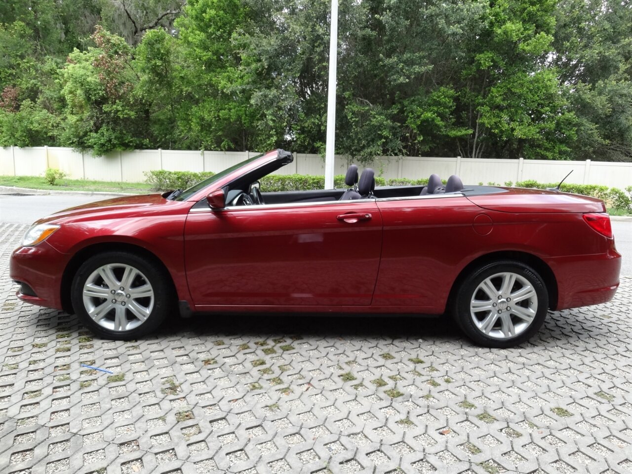 2014 Chrysler 200 Touring  Convertible - Photo 26 - Deland, FL 32720