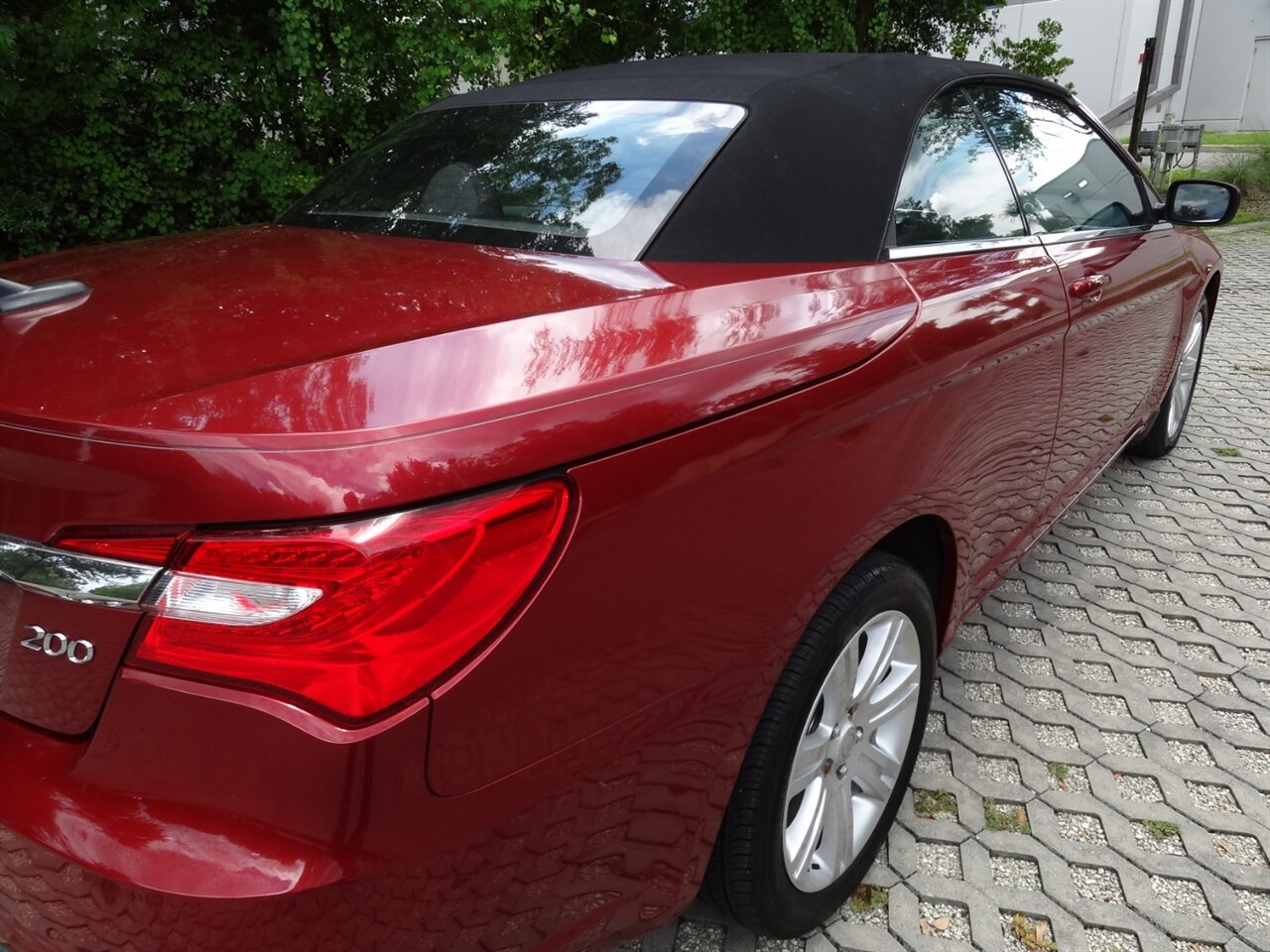2014 Chrysler 200 Touring  Convertible - Photo 17 - Deland, FL 32720