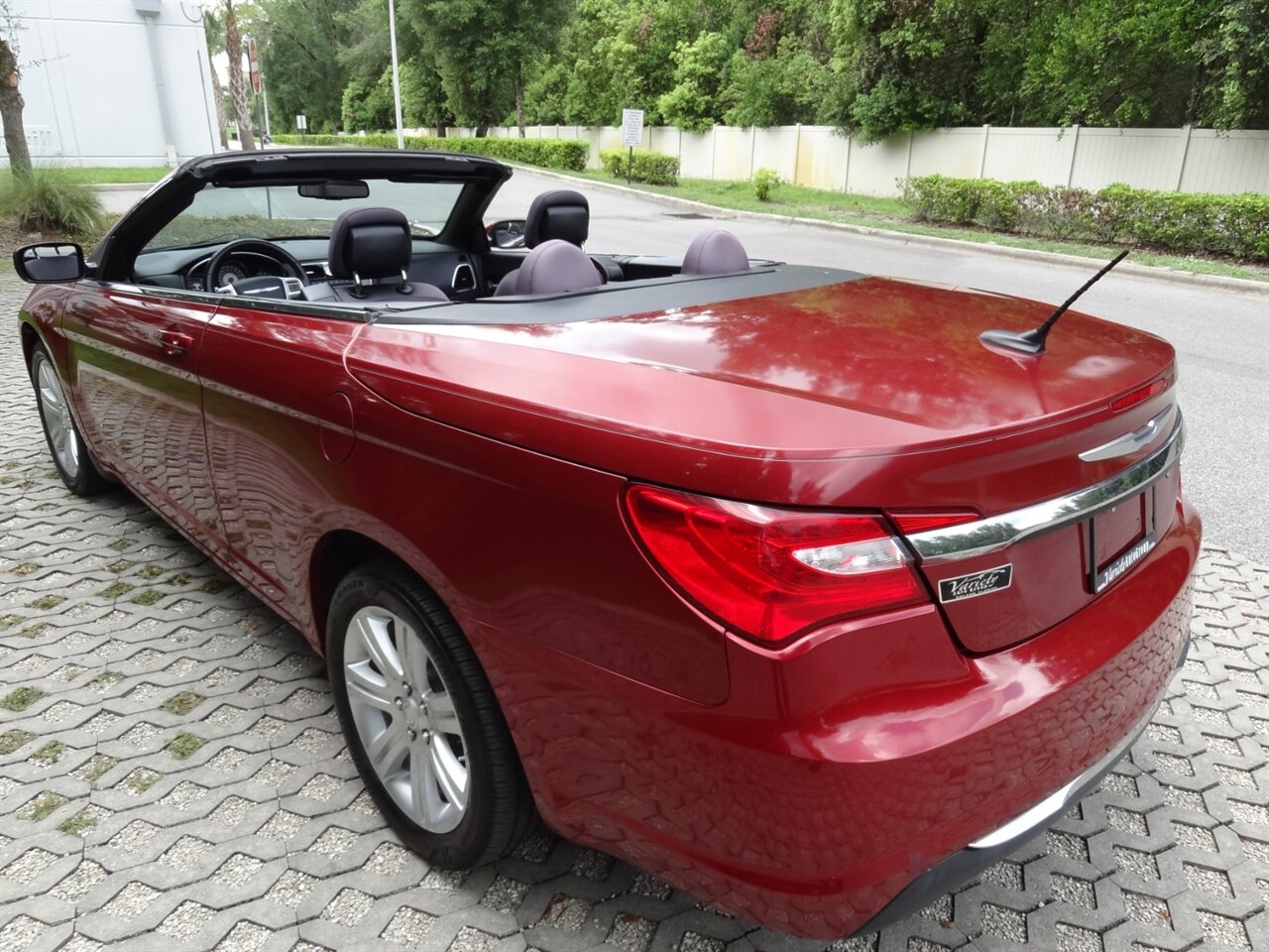 2014 Chrysler 200 Touring  Convertible - Photo 5 - Deland, FL 32720